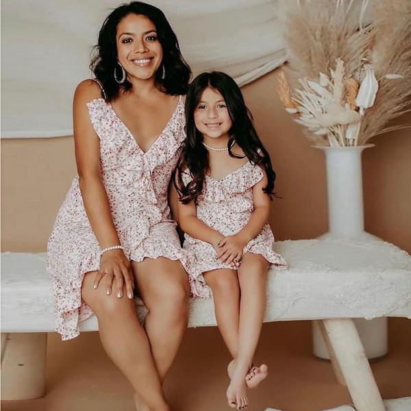 Mommy And Me Summer Dresses V-neck Sexy Waistband Floral Summer Vacation Beach Casual Princess Mother Daughter Dress Matching Family Outfits Mother Kids Mommy And Me Summer Dresses V-neck Sexy Waistband Floral Summer Vacation Beach Casual Princess Mother Daughter Dress Matching Family Outfits Mother Kids