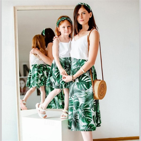 Mommy and Me Dress Family Matching Outfits Summer Woman Girl Print Stitching Dress Mom Daughter Clothing Mommy and Me Dress Family Matching Outfits Summer Woman Girl Print Stitching Dress Mom Daughter Clothing