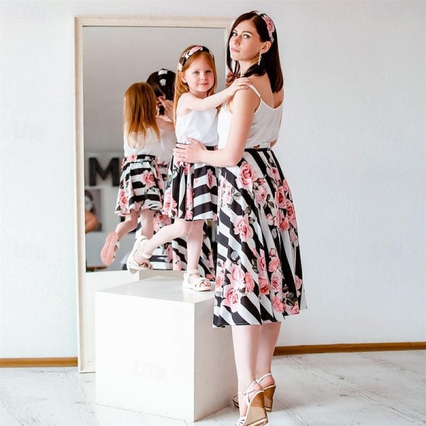 Mommy and Me Dress Family Matching Outfits Summer Woman Girl Print Stitching Dress Mom Daughter Clothing Mommy and Me Dress Family Matching Outfits Summer Woman Girl Print Stitching Dress Mom Daughter Clothing