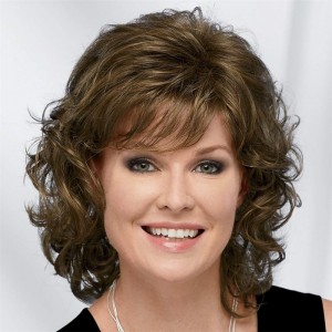 Middle Soft Wispy Layers with Sides Brushed Forward Or Back Wig For A Natural Look / Multi-tonal Shades of Blonde and Brown for White Women Fluffy Synthetic Hair