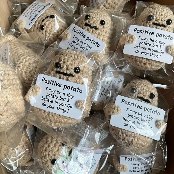 A Handmade Yarn 7cm Potato Funny Potato Emoticon Bag Handmade Hook Woven Hanging Buckle Pendant Cute And Playful A Handmade Yarn 7cm Potato Funny Potato Emoticon Bag Handmade Hook Woven Hanging Buckle Pendant Cute And Playful
