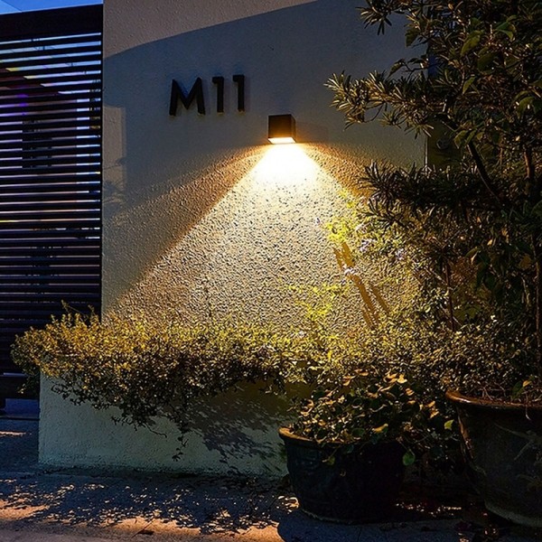1/2pcs Solar Wall Lights Outdoor Fence Light for Garden Patio Balcony Courtyard Villa Porch Yard Decoration Atmosphere Waterproof Wall Lamp 1/2pcs Solar Wall Lights Outdoor Fence Light for Garden Patio Balcony Courtyard Villa Porch Yard Decoration Atmosphere Waterproof Wall Lamp