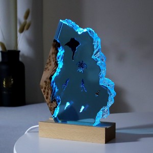 Manta Rays and Couple Diver Resin Night Light Mermaid Whale Office Desktop Art Ornaments Shipwreck Octopus Christmas Gift Solid Wood Resin Night Lamp