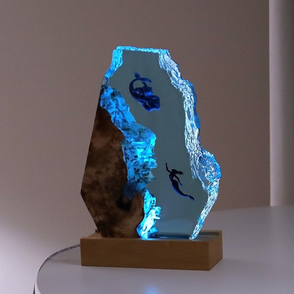Manta Rays and Couple Diver Resin Night Light Mermaid Whale Office Desktop Art Ornaments Shipwreck Octopus Christmas Gift Solid Wood Resin Night Lamp